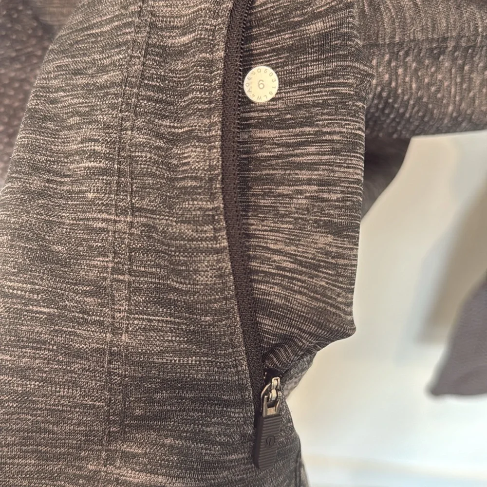 🏃♀️ NWOT - Lululemon Ready To Run Jacket Women’s size 6 in grey/black 🏃♀️ - Picture 5 of 9